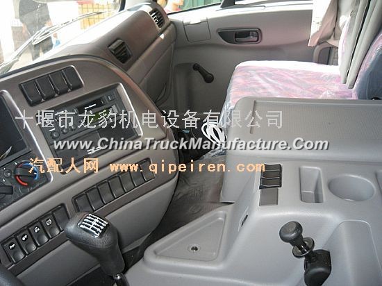 Dongfeng Tianlong Hercules D310 channel type instrument panel assembly process