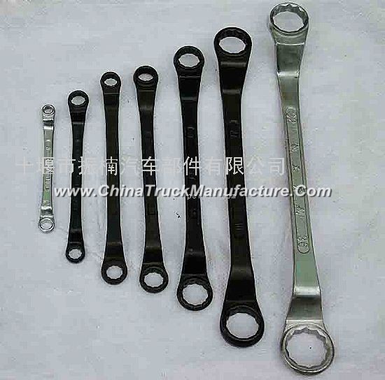 Plum blossom wrench assembly