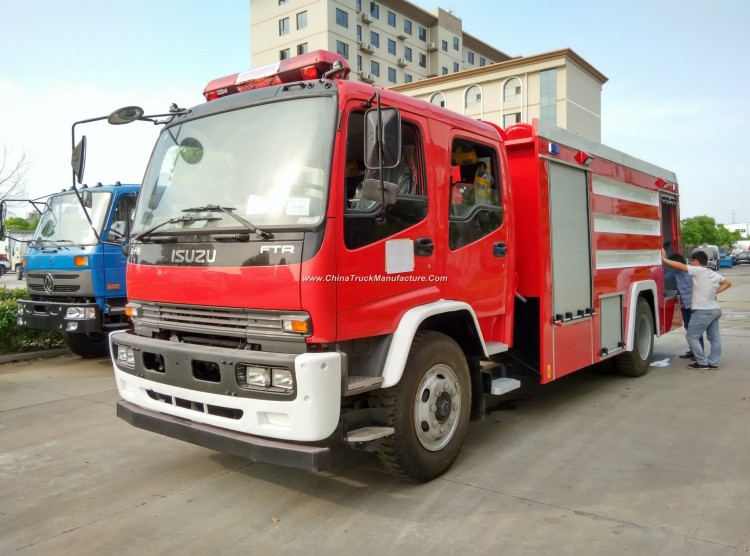 High Quality Japanese Brand 4X2 Ftr Water-Foam Fire Fighting Truck with Powerful Fire Pump