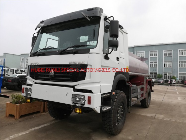 China Sinotruk Cnhtc 4X4 off-Road Military Fuel Tank Tanker Vehicle Truck with Good Price for Sale
