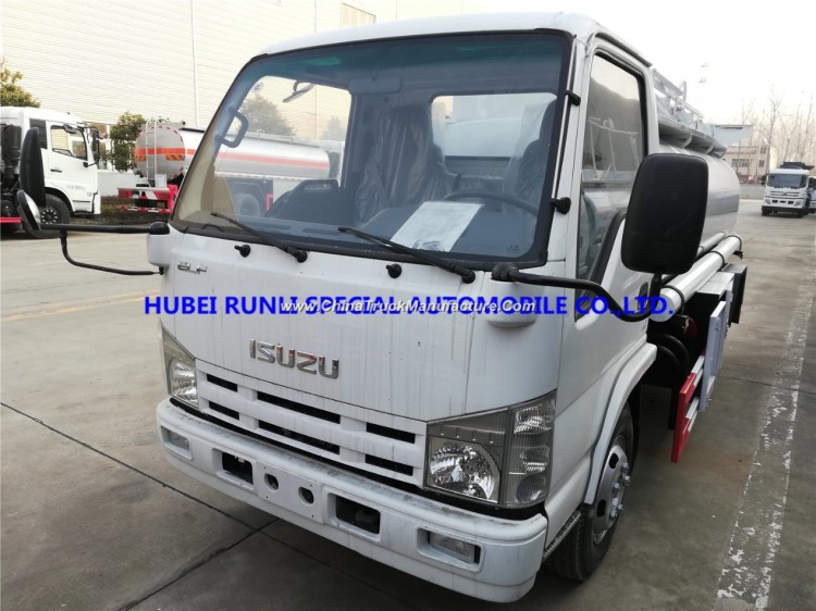 China Isuzu 4X2 Oil Tank Tanker Truck with Good Price for Sale