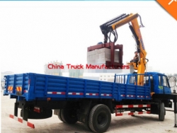 Dongfeng 4x2 truck with Brick crane