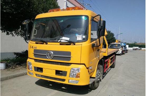 Dongfeng 6 ton flatbed wrecker truck