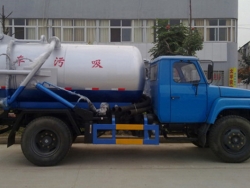 Dongfeng 4x2 6000L  Sewage Suction Truck