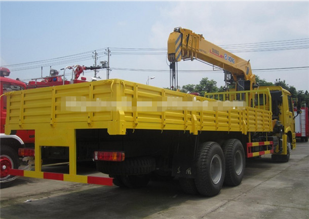 Howo 14ton cargo truck with crane
