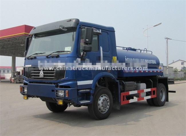 4x4 Howo truck mounted water tank