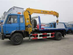 Dongfeng flatbed tow truck with crane