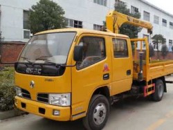 Dongfeng 4x2 truck mounted crane