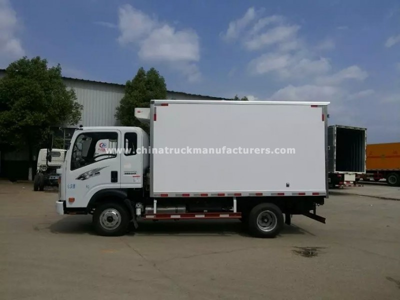 SINOTRUK HOWO 6 wheel 5ton refrigerator truck van truck