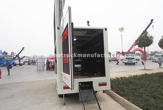 Dongfeng Mobile Advertising LED Screen Truck