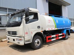 DONGFENG 4X2 6000 Liters water tank truck