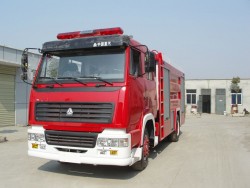 China 6 wheels water/foam fire fighting truck