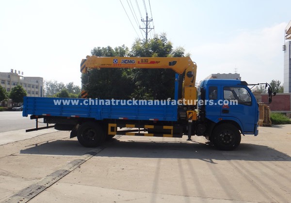 Dongfeng 4x2 4ton truck with crane