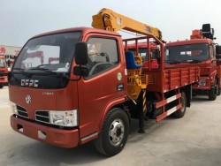 Dongfeng mini 2 ton truck with crane