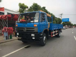 Dongfeng 4x2 6.3 ton truck with crane