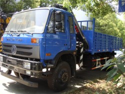 right hand drive dongfeng 5 ton folding arm truck with crane
