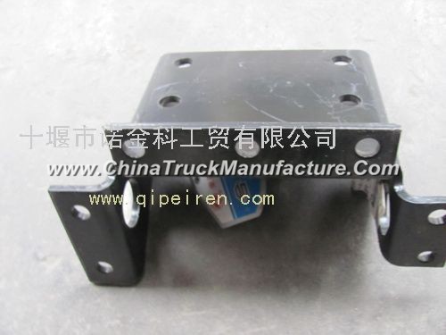 Dongfeng SUV vehicle accessories. EQ2100E EQ2102 EQ245 transfer case mounting right bracket