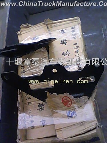 Dongfeng Hercules left front suspension bracket assembly