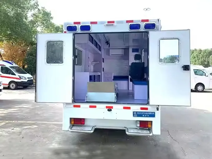 IVECO Cross Country Monitoring Emergency Ambulance Picture